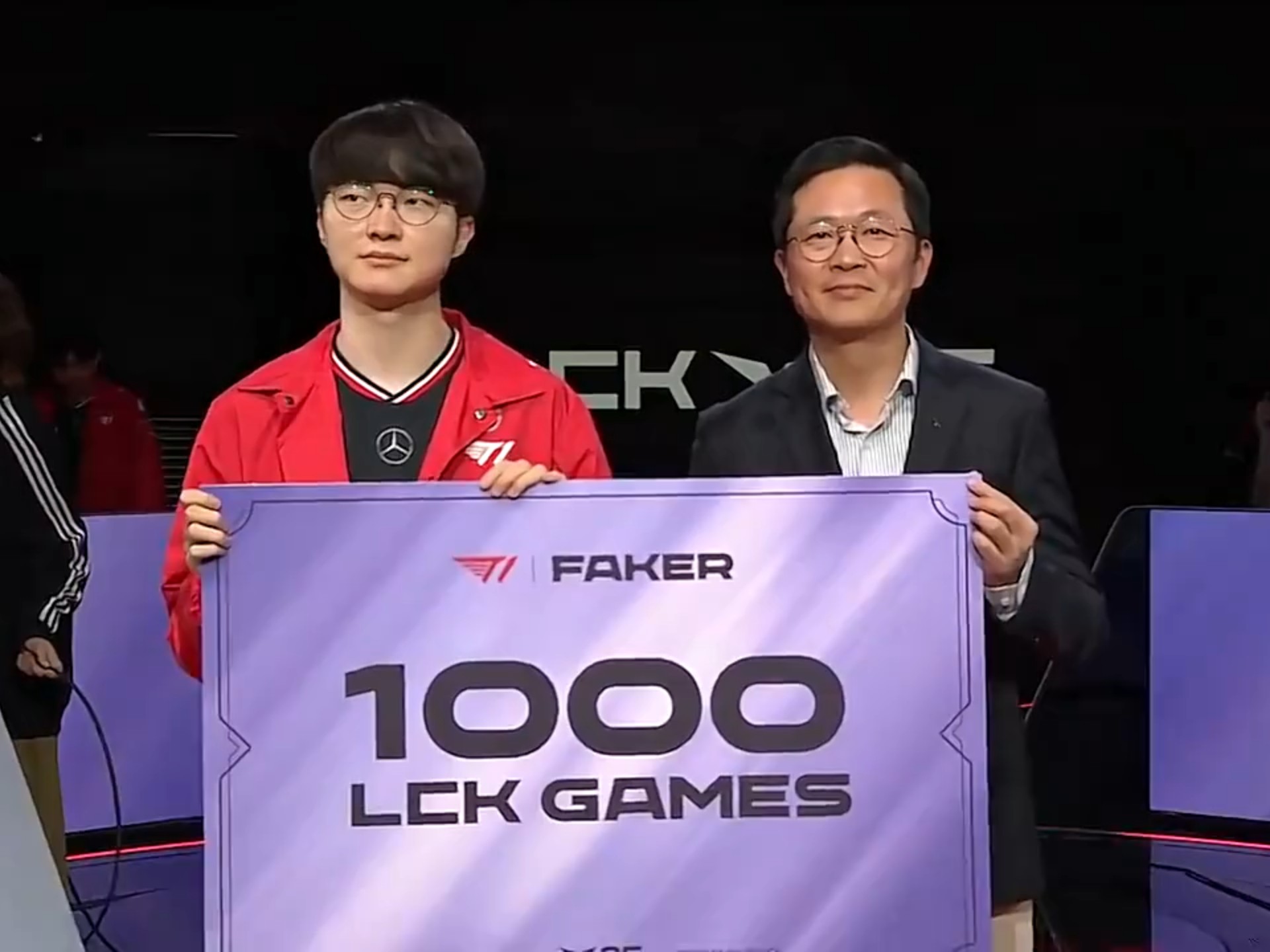 Faker在TES比赛中惊艳表现，晋级引发热议！